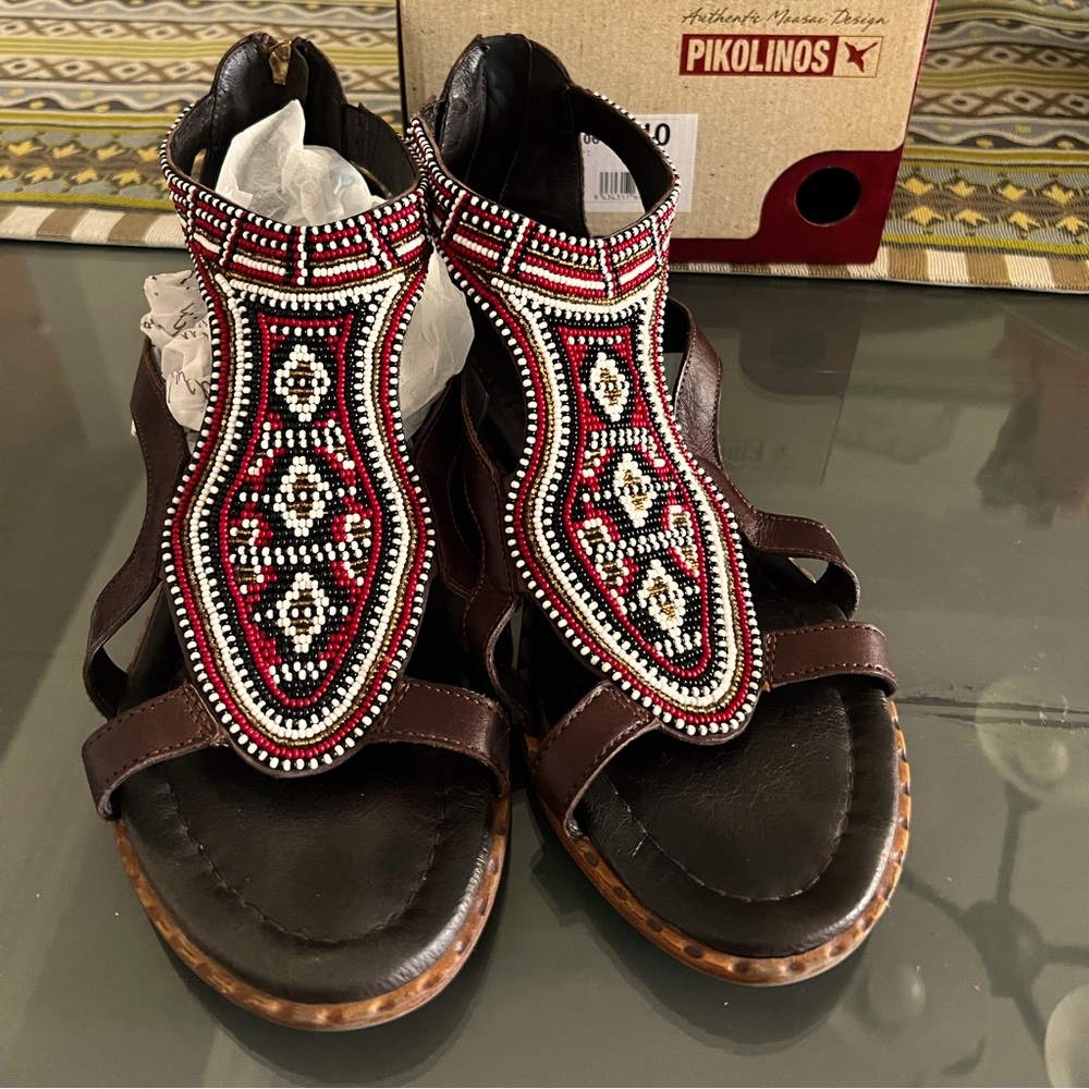 Pikolinos gently used sandals